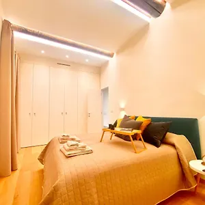 Stunning San Lorenzo 19, Rolli Palace Unesco - Overlooking The Cathedral - Free Private Parking- Apartment